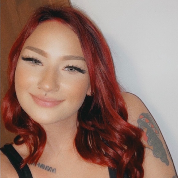 Meet your Posher, Skyelar - Picture 1 of 1